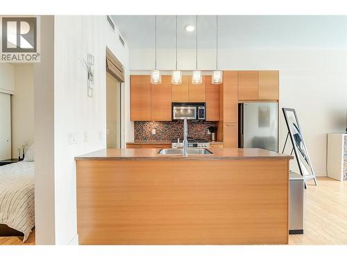 1289 Ellis Street Unit# 320, Kelowna, BC - Indoor Photo Showing Kitchen