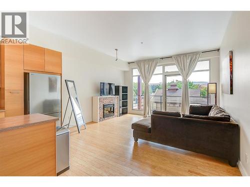 1289 Ellis Street Unit# 320, Kelowna, BC - Indoor Photo Showing Living Room With Fireplace