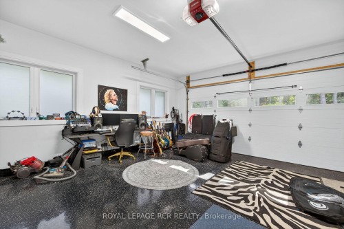 1031 Xavier Street, Gravenhurst, ON - Indoor Photo Showing Garage