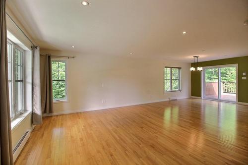 Living room - 27 Rue De La Crête, Orford, QC - Indoor Photo Showing Other Room