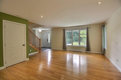 Living room - 27 Rue De La Crête, Orford, QC - Indoor Photo Showing Other Room