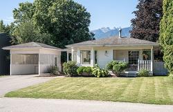 1017 Cottonwood Street  Revelstoke, BC V0E 2S0