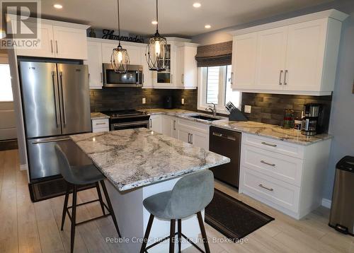 61 Lake Breeze Drive, Ashfield-Colborne-Wawanosh (Colborne), ON - Indoor Photo Showing Kitchen With Upgraded Kitchen