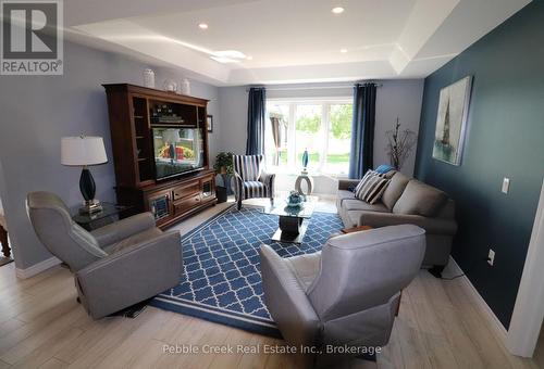 61 Lake Breeze Drive, Ashfield-Colborne-Wawanosh (Colborne), ON - Indoor Photo Showing Living Room