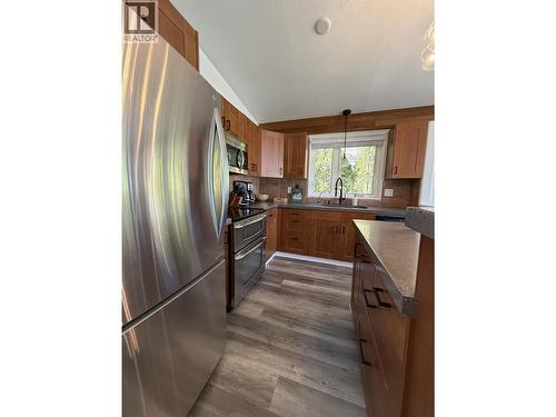8807 Gala Crescent, Osoyoos, BC - Indoor Photo Showing Kitchen