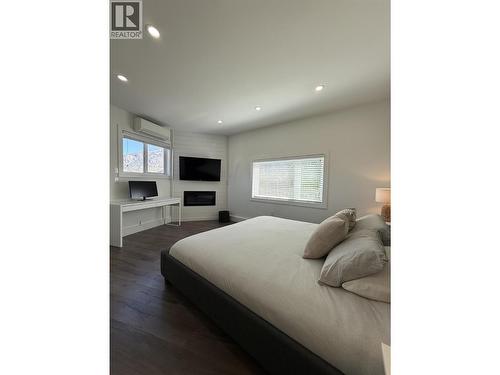 8807 Gala Crescent, Osoyoos, BC - Indoor Photo Showing Bedroom