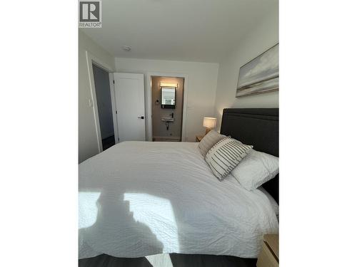 8807 Gala Crescent, Osoyoos, BC - Indoor Photo Showing Bedroom