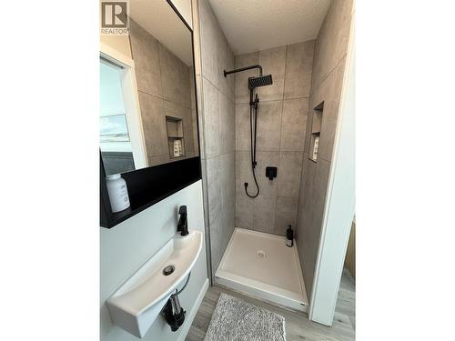 8807 Gala Crescent, Osoyoos, BC - Indoor Photo Showing Bathroom