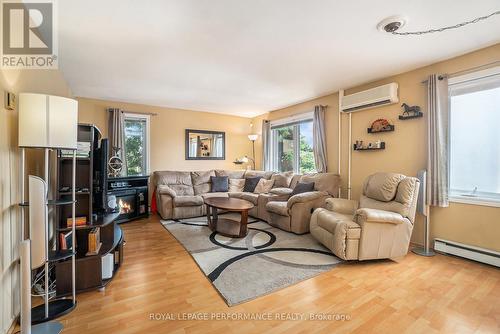 201 - 1765 Cabaret Lane, Ottawa, ON - Indoor Photo Showing Living Room