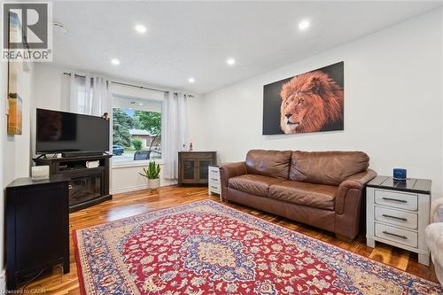 37 Victoria Crescent, Fergus, ON - Indoor Photo Showing Living Room