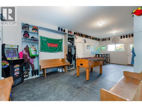 7630 97A Highway, Mara, BC - Indoor Photo Showing Other Room