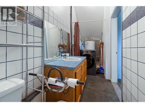 7630 97A Highway, Mara, BC - Indoor Photo Showing Bathroom