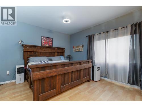 7630 97A Highway, Mara, BC - Indoor Photo Showing Bedroom