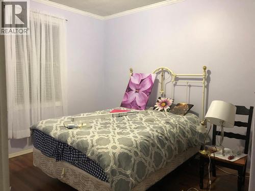 7630 97A Highway, Mara, BC - Indoor Photo Showing Bedroom