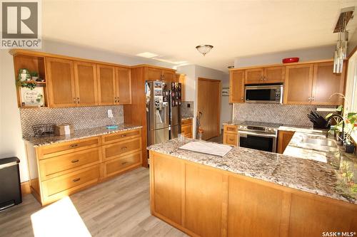 652 9Th Street W, Shaunavon, SK - Indoor Photo Showing Kitchen With Upgraded Kitchen