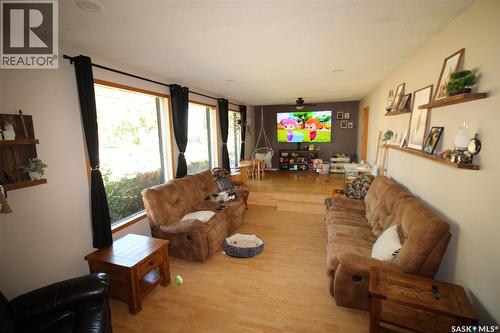 652 9Th Street W, Shaunavon, SK - Indoor Photo Showing Living Room