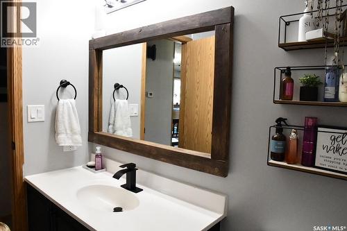 652 9Th Street W, Shaunavon, SK - Indoor Photo Showing Bathroom