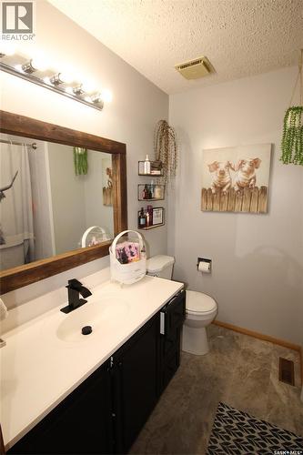 652 9Th Street W, Shaunavon, SK - Indoor Photo Showing Bathroom
