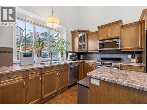 374 Trumpeter Court, Kelowna, BC - Indoor Photo Showing Kitchen With Double Sink