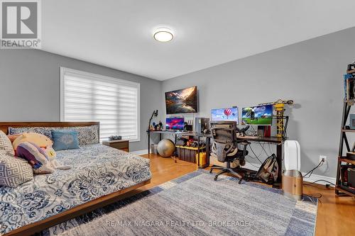 8018 Cathedral Drive, Niagara Falls (Mt. Carmel), ON - Indoor Photo Showing Bedroom