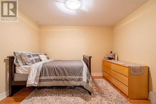 8018 Cathedral Drive, Niagara Falls (Mt. Carmel), ON - Indoor Photo Showing Bedroom