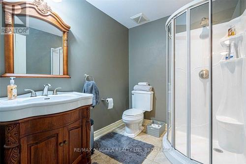 8018 Cathedral Drive, Niagara Falls (Mt. Carmel), ON - Indoor Photo Showing Bathroom