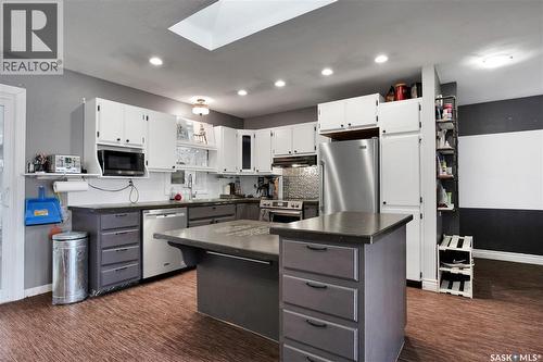 118 N Railway Street W, Warman, SK - Indoor Photo Showing Kitchen