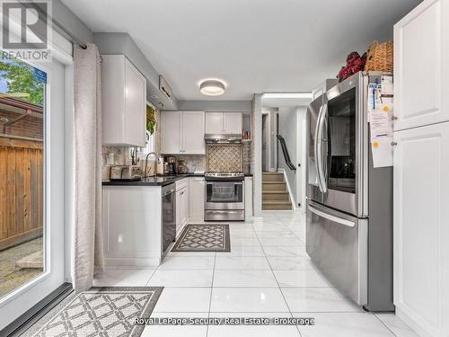 2 Maitland Avenue, Hamilton, ON - Indoor Photo Showing Kitchen