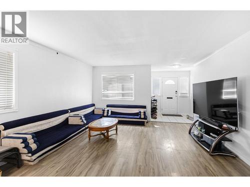 315 Gerstmar Road, Kelowna, BC - Indoor