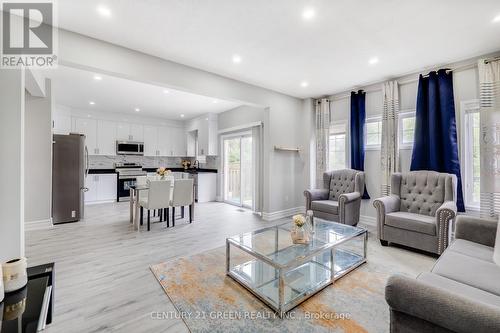 3873 Brinwood Gate, Mississauga, ON - Indoor Photo Showing Living Room