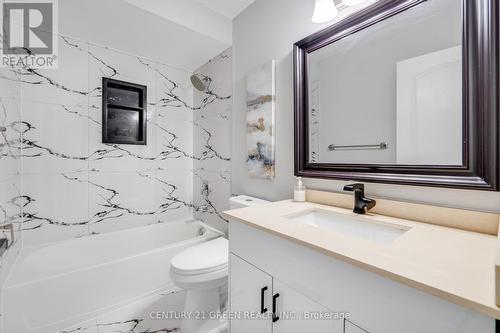 3873 Brinwood Gate, Mississauga, ON - Indoor Photo Showing Bathroom