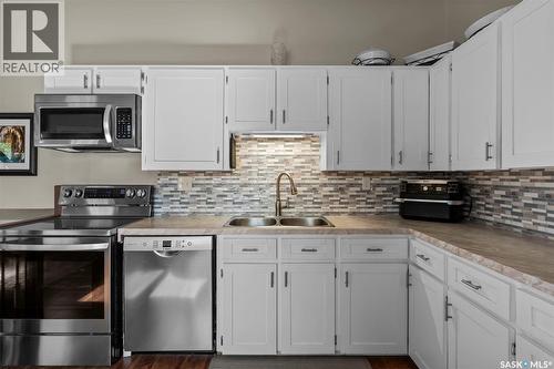 178 Neatby Crescent, Saskatoon, SK - Indoor Photo Showing Kitchen With Double Sink