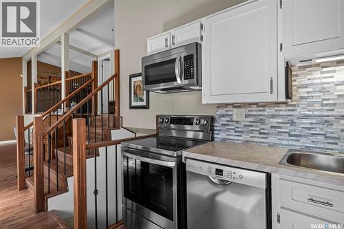 178 Neatby Crescent, Saskatoon, SK - Indoor Photo Showing Kitchen