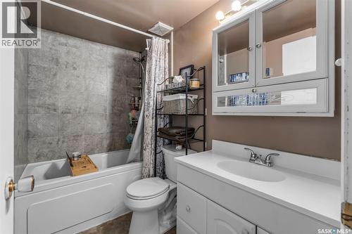 178 Neatby Crescent, Saskatoon, SK - Indoor Photo Showing Bathroom