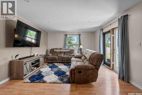 178 Neatby Crescent, Saskatoon, SK - Indoor Photo Showing Living Room