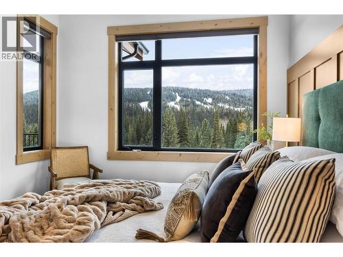 7005 Mcgillivray Lake Drive Unit# 15, Sun Peaks, BC - Indoor Photo Showing Bedroom