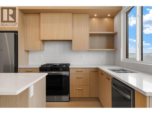 2400 Coldwater Drive Unit# 138, Kamloops, BC - Indoor Photo Showing Kitchen With Double Sink