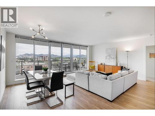 485 Groves Avenue Unit# 607, Kelowna, BC - Indoor Photo Showing Living Room