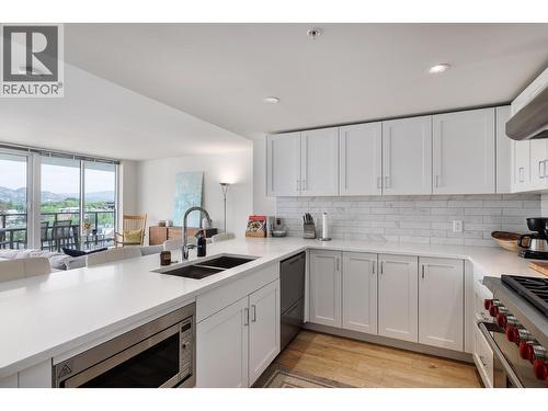 485 Groves Avenue Unit# 607, Kelowna, BC - Indoor Photo Showing Kitchen With Double Sink