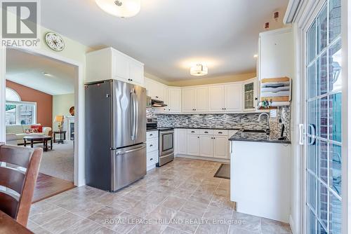 67 Donker Drive, St. Thomas, ON - Indoor Photo Showing Kitchen With Upgraded Kitchen