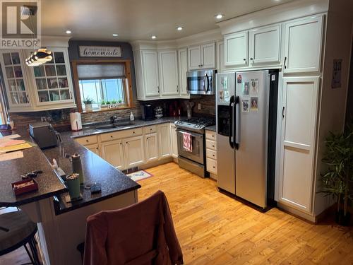 8 West Bottom North Road, West Bottom-Springdale, NL - Indoor Photo Showing Kitchen With Double Sink