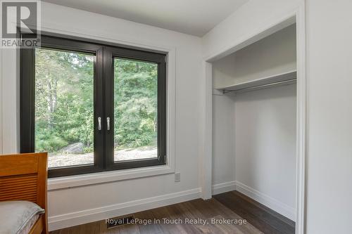 26 Glen Cedar Drive, Tiny, ON - Indoor Photo Showing Other Room