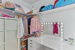 Walk-in closet - 