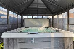 Hot tub - 