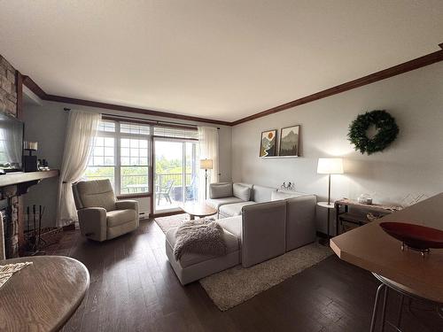 Salon - 4-186 Rue Du Mont-Plaisant, Mont-Tremblant, QC - Indoor Photo Showing Living Room