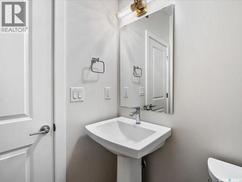 107 Katz Avenue, Saskatoon, SK - Indoor Photo Showing Bathroom
