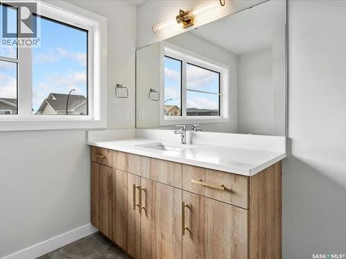 107 Katz Avenue, Saskatoon, SK - Indoor Photo Showing Bathroom