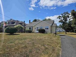 92 Queen Street  North Sydney, NS B2A 1A6