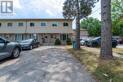 16 - 117 BONAVENTURE DRIVE  Hamilton, ON L9C 4P8