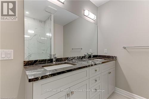 811 - 480 Callaway Road, London North (North R), ON - Indoor Photo Showing Bathroom